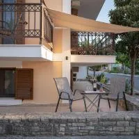 Iraion में, होटल Elegant Studio by the Beach in Ireon on Semi Basement Level