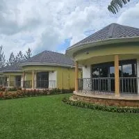 Kaije Country Cottages, hotel di Fort Portal