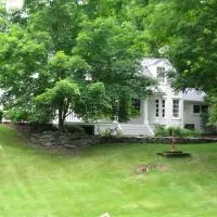 Omega Special, 1860s farm house 7 acres, hotel en Clinton Corners