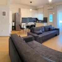 Getaway Apartment, hotel i Néoi Epivátai