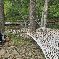 Lot 7 Tiny Home on the River, hotel Cosbyban