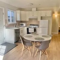 Entire 1Bed 1Bath Suite Coquitlam Centre โรงแรมในพอร์ทคอควิทแลม