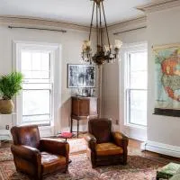 Stunning Apartment in Historic Federal Hill Mansion near Downtown & College Hill, hotel Providence-ben