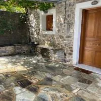 Karyatida, hotell i Karyes