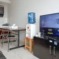COZY 2BR Pinewood Apt Jatinagor with Wi-Fi n Pool by 2ndHome、Cilimus 2のホテル