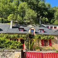 Le Petit Nid du Vieux Logis Ravissante Suite dans vallée troglodyte – hotel w mieście Saint-Épain