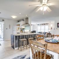 4 Mi to Beaches Pet-Friendly Berlin Home!, hotel poblíž Ocean City Municipal Airport - OCE, Berlin