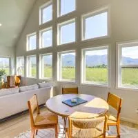 Kalispell Mountain Getaway w/ Hot Tub & Fire Pit!, hotel in Kalispell