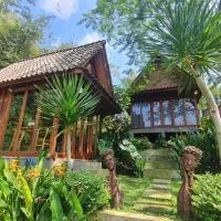 RUMAH KAYU MATARAJA VILLA - TABANAN, מלון בPerean