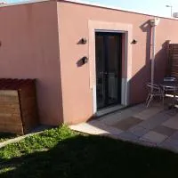 Studio privée chez vos hôtes โรงแรมในVendrennes