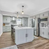 Cozy 4 Bedroom Home in Cornwall, hotel em Cornwall