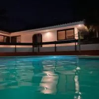 Casa estilo suizo cerca del mar, hotel a Tierra Mala