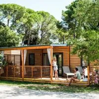 Zaton Holiday Resort Camping Homes, hotel u gradu Zaton