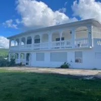Montecielo Mountain View Near Beach & Airport has Water Reserve, hotel di Canovanas