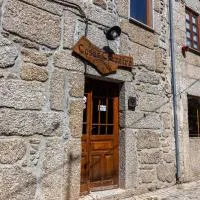 Casas do Cruzeiro, hotel u gradu Sabugueiro