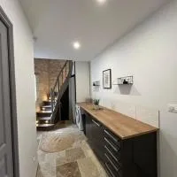 Charmante maison de bourg cosy accès wifi, hotell sihtkohas Sepmes