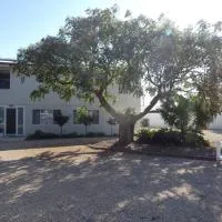 Moonta Bay Stylish large home 3 min walk from beach and jetty, hotel u gradu Port Moonta