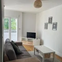 T2 Bayard - Quartier Mézières - 1 chambre -1 terrasse、シャルルヴィル・メジエールのホテル