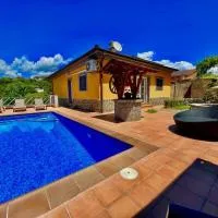 Maravillosa villa con piscina y barbacoa, hotel en Puigventos