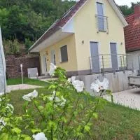 Ferienhaus Saaleblick, hotel u gradu 'Wettin'