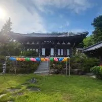 Pet Friendly Hanok Temple Stay: Goheung şehrinde bir otel
