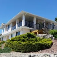 Peachland Lake View Spectacular!, hotel v destinaci Peachland