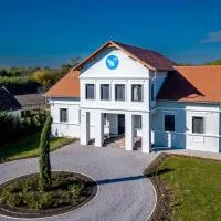 Kammerer Vendégház, Hotel in Kastélyosdombó