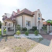 Pensjonat Kwiatkowski apartament nr 2، فندق في Nowęcin