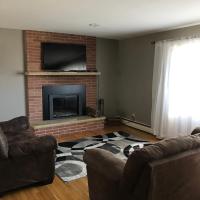 Family friendly spacious with jacuzzi & fireplace!, hotel poblíž Dubuque Regional Airport - DBQ, Dubuque