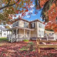The Kelly House - 4BR Historic Lodge Near Ski Slopes - Downtown, ξενοδοχείο σε Ellicottville