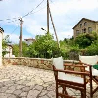 7hills Waterfall Lodge by Ski Alure, hotel u gradu 'Eptalofos'