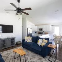 Modern Bungalow Dog Friendly, hotel blizu aerodroma Northeast Florida Regional Airport - UST, Sent Augustin