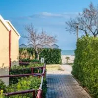 Senigallia, bilocale fronte mare con giardino - SE040,位于Scapezzano的酒店