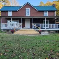 Red River Gorge Farmhouse 50 Acres, hotel en Stanton
