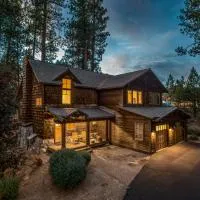 The Cottages, Summer Escape - Golf, Pool & Family Fun - 2-Bedroom, hotel di Truckee