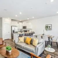 LUXURY TOWNHOME NEAR DOWNTOWN AND PENSACOLA BEACH, hôtel à Pensacola