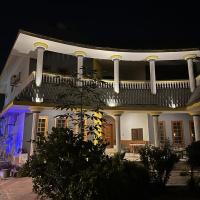 The Exclusive House, hotel a prop de Aeroport internacional de Bacha Khan - PEW, a Peshawar
