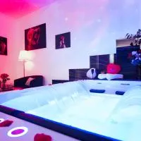 Dream Room avec Jacuzzi, Sauna, Table de massage et Lit à eau, hotel v destinácii Forbach