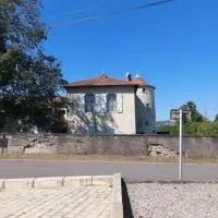 Le château d'Aude, hotel a Gironcourt-sur-Vraine