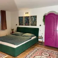 Kisfüge Apartman - Basement, hotell sihtkohas Pécs
