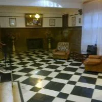 Hotel Plaza Tres Arroyos, hotel u gradu Tres Arojos