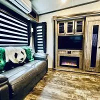 Ahwahnee में, होटल Puffy Panda RV-Hot Tub-Sleeps 2