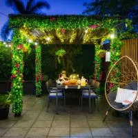 Private Luxury Haven with SUV Hire, Pool, Near Marina, hotel din Trinity Beach