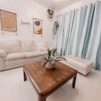 TRP1 - Cozy 2BR Home near Aquaplanet & Clark Airport، فندق في Tacondo
