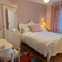 LILY'S LODGE - Beautiful Central Buncrana Home, hotell i Buncrana