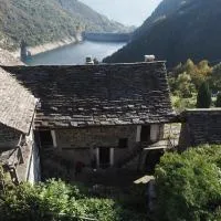 Casa Bruja Tradizionale Rustico Ticinese, hotel in Mergoscia