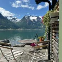 Vollsnes Feriehus, hotel v destinaci Hjelle