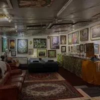 Brimarsbrú sleep inn-art Gallery, hotel a Njarðvík