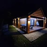 Naujai įrengtas atostogų namelis su kubilu ir pirtimi papildomai, hotell i Anykščiai