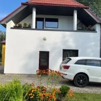 KRI Holiday House, hotel a Alūksne